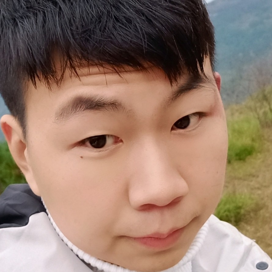大米凝眸跳跃的照片