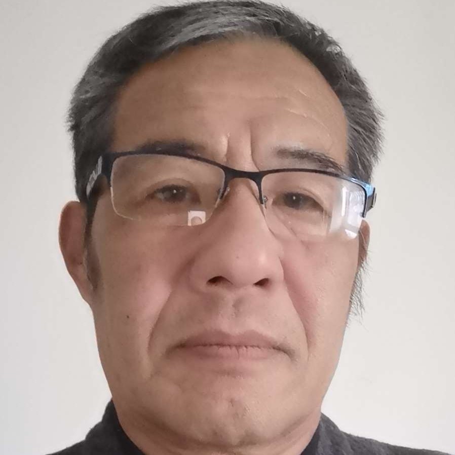 明亮有草丛的照片