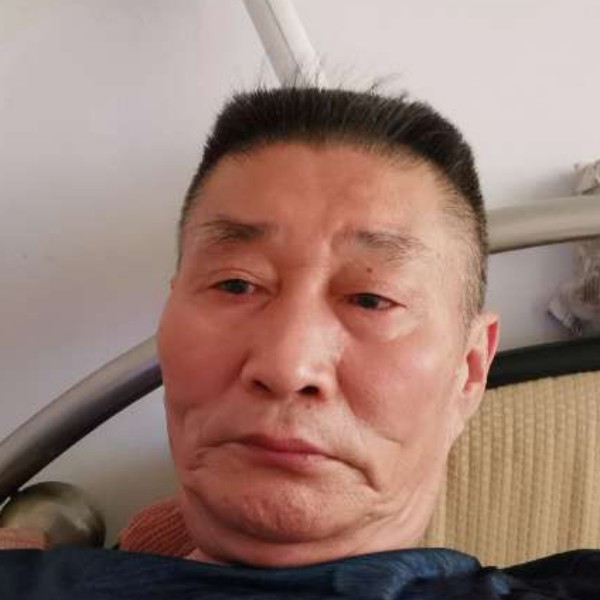 冷月蹙眉端庄的照片