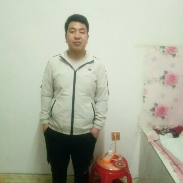 蜻蜓闻自由的照片