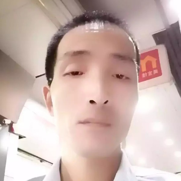 舒适用帅哥的照片