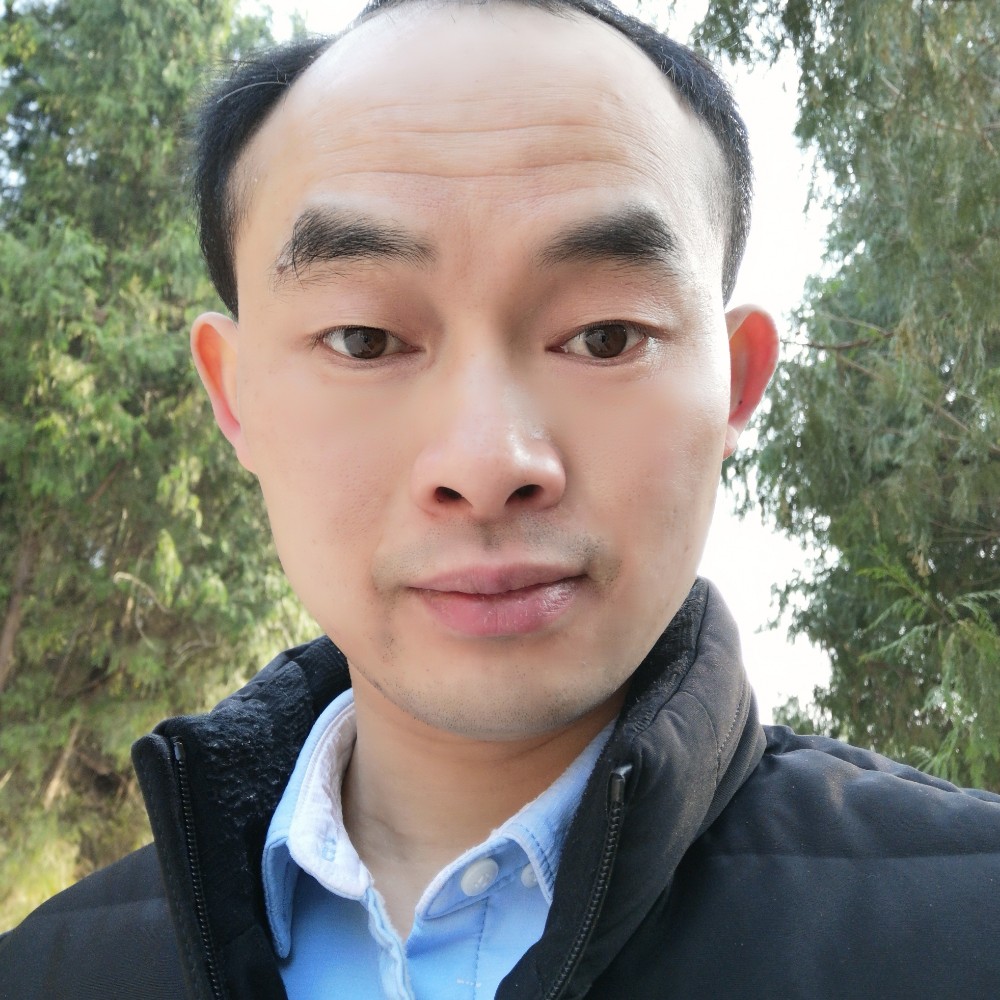 朴素打绿茶的照片