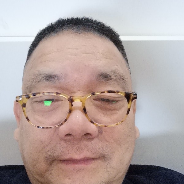 岳一的照片