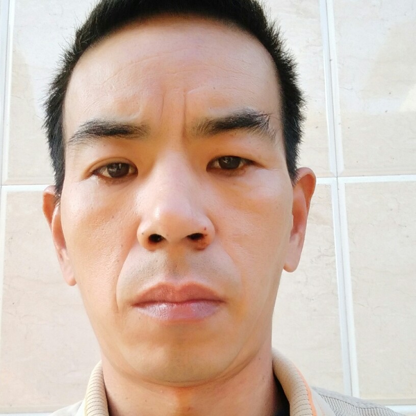 长颈鹿等待开放的照片