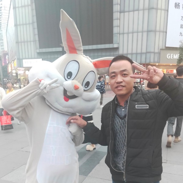 发带笑酷酷的照片