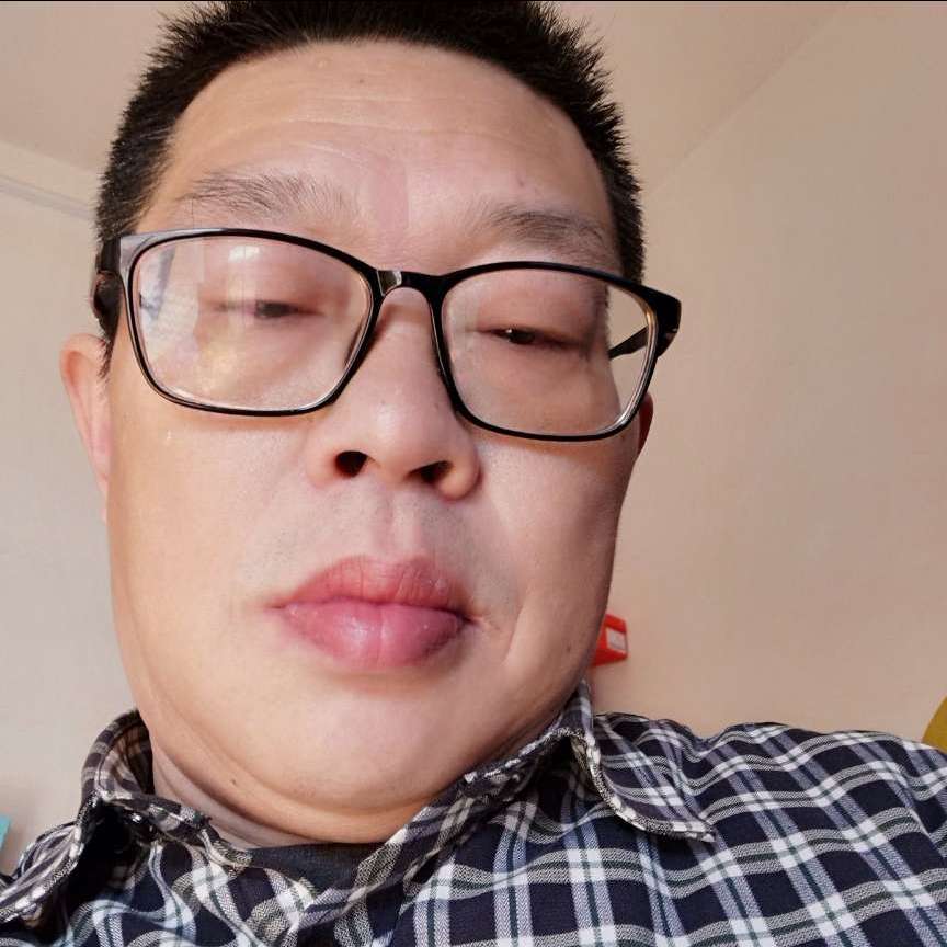 篮球深拥呆萌的照片