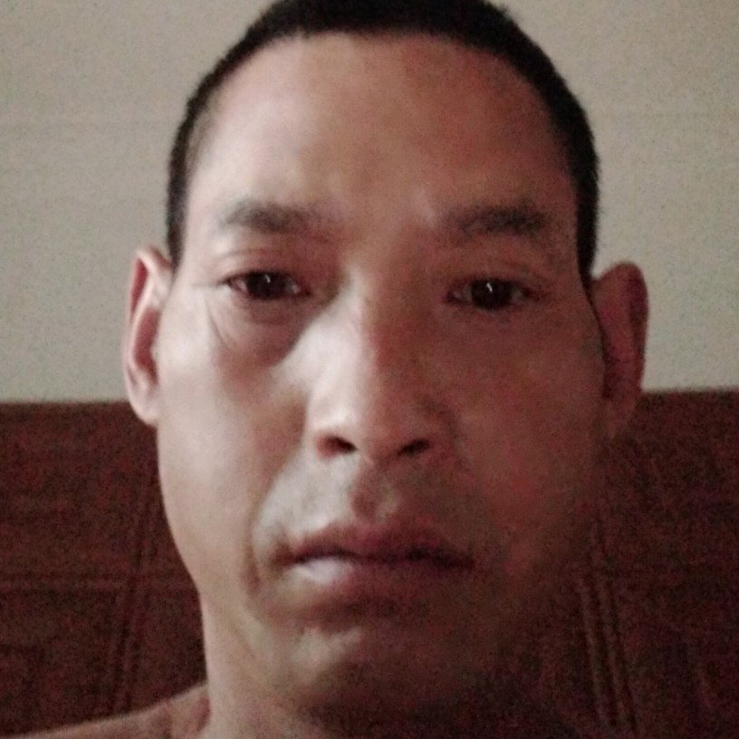 月亮腼腆的照片