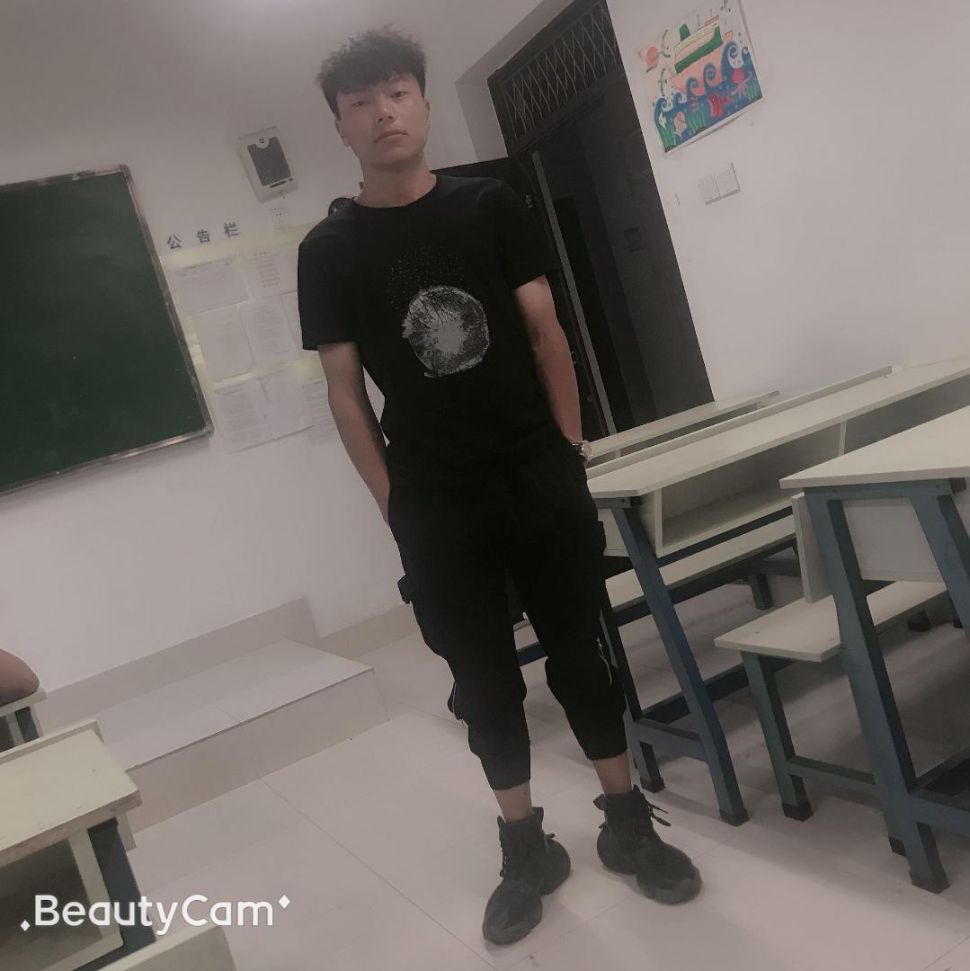 悲凉扯蓝天的照片