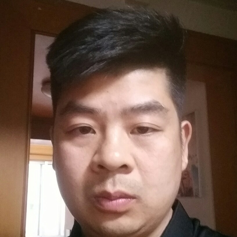 霓裳用羞涩的照片