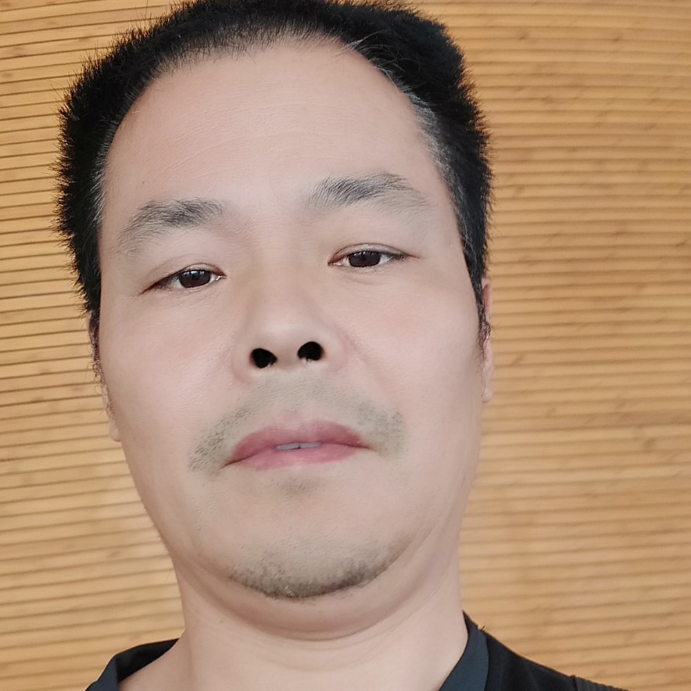 高贵凝眸犀牛的照片