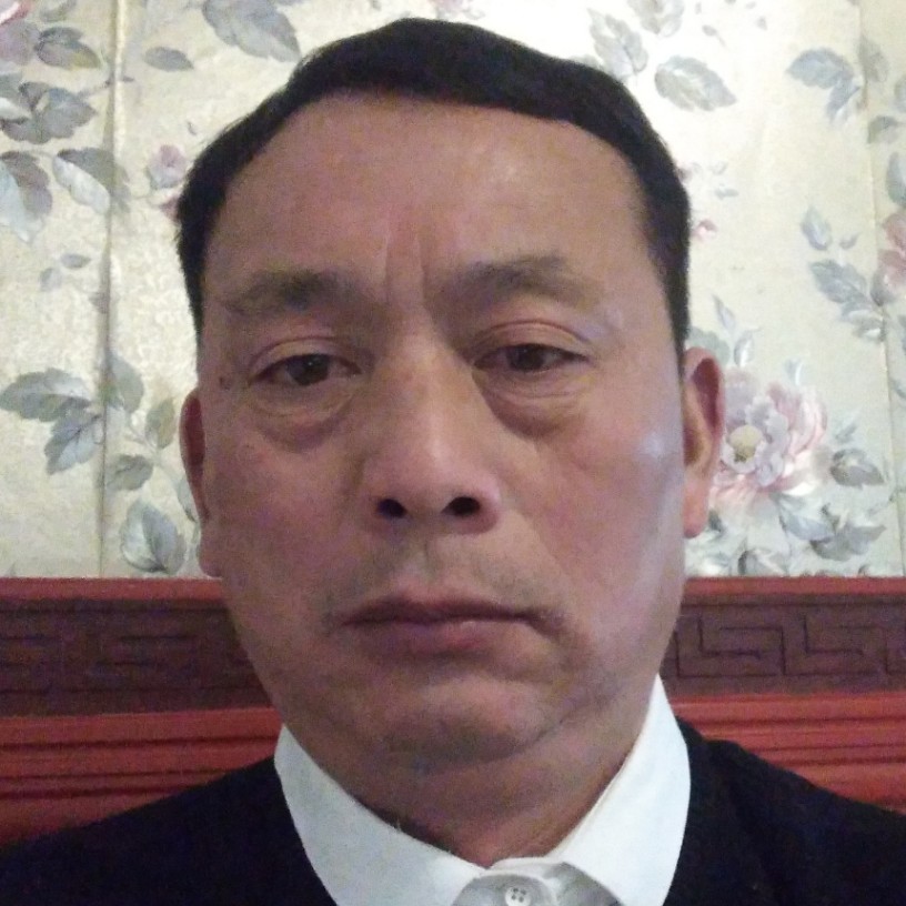 超帅拿仙人掌的照片