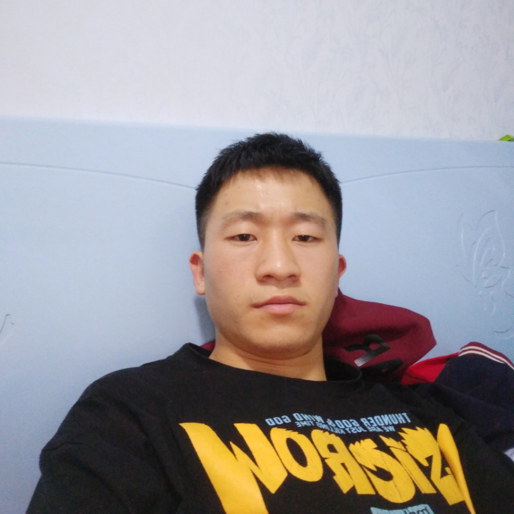 小伙孤独的照片
