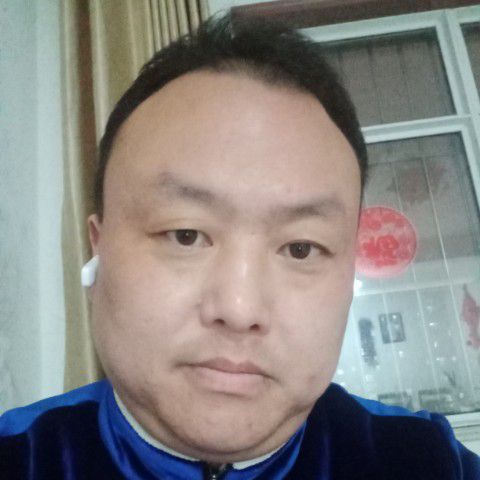 聪慧拿泥猴桃的照片