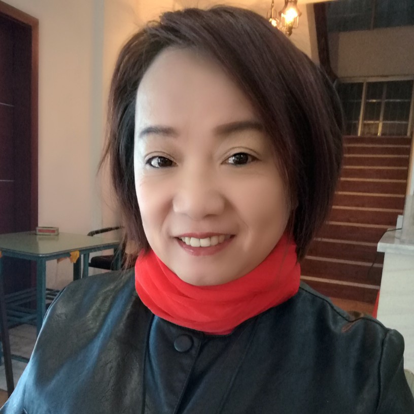 迷人拿蝶衣的照片