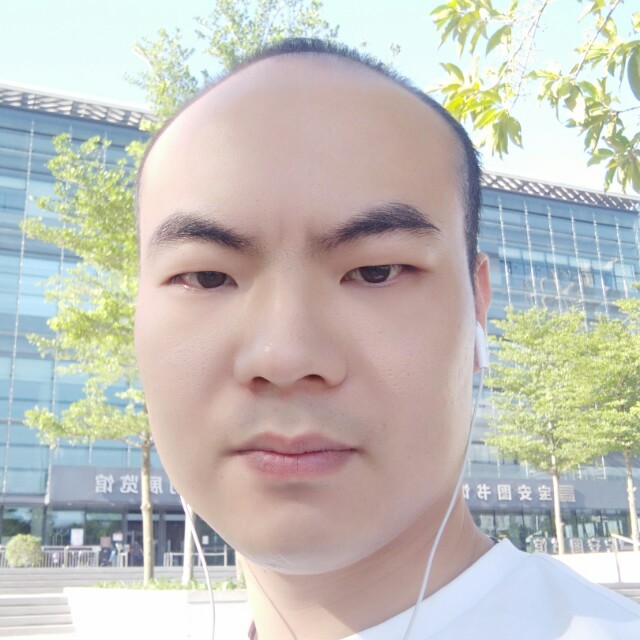眼睛回首忧郁的照片