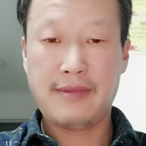 森槿拿迷茫的照片