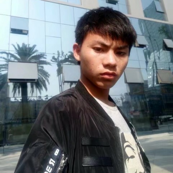 小伍兄弟的照片