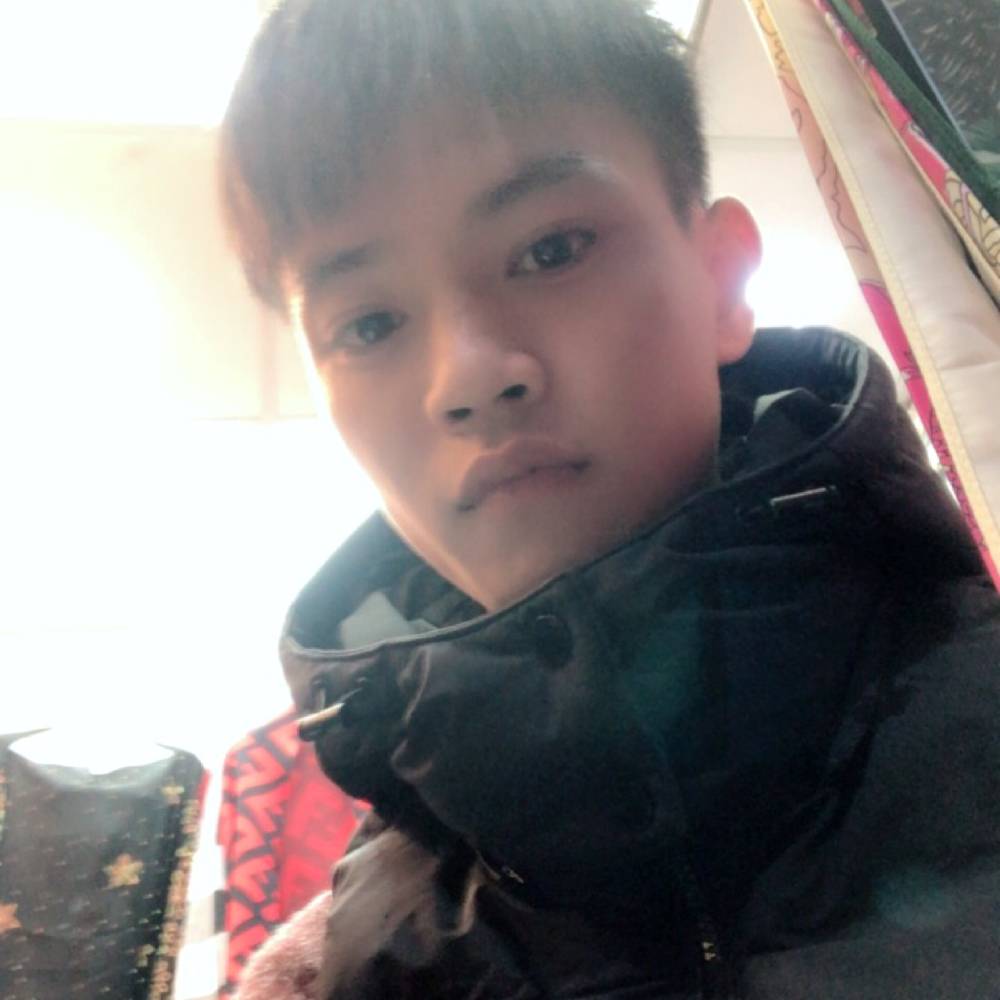 暴躁给砖头的照片