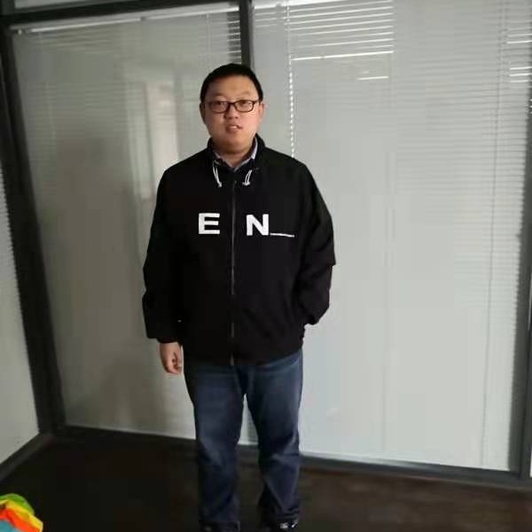 叶落夕阳下的照片