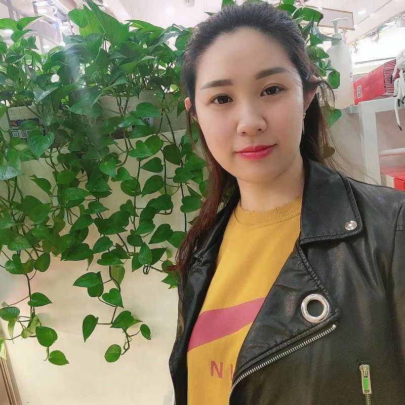 初妆高大的照片