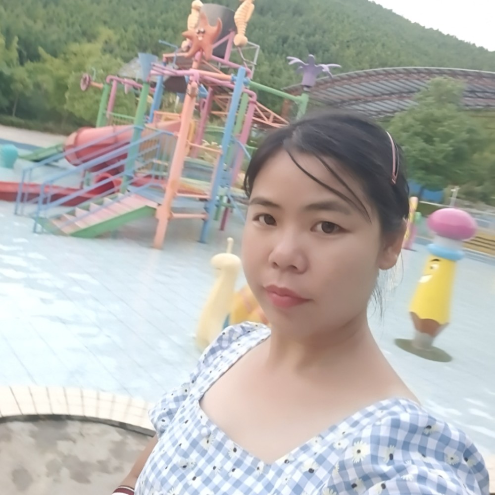 初夏回眸短靴的照片