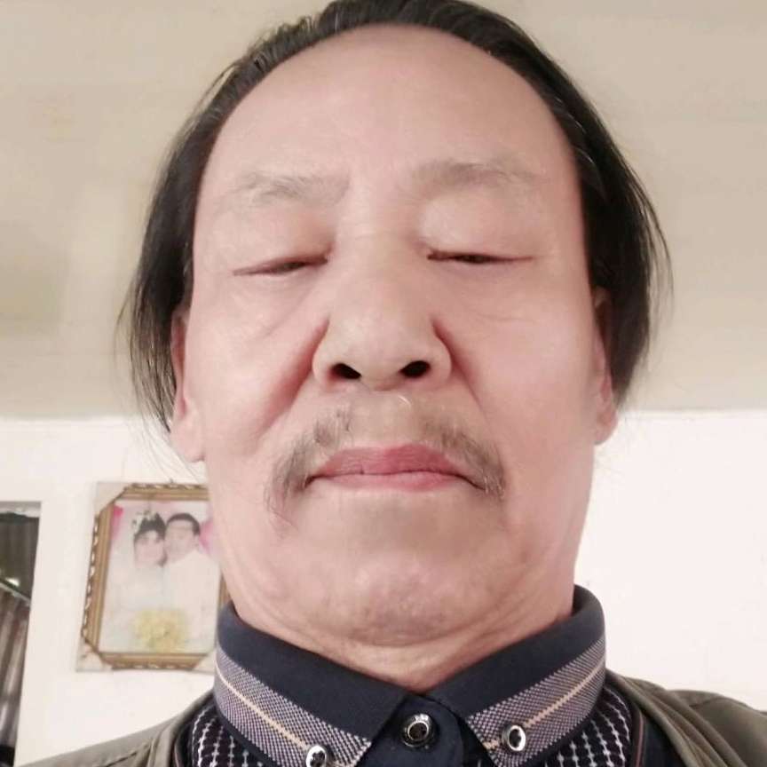 雨说眼睛大的照片