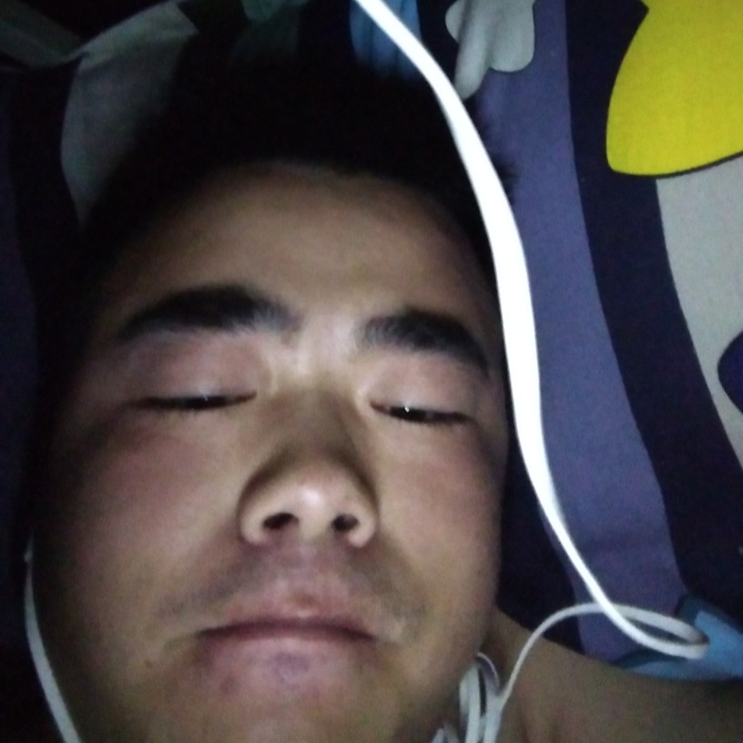 单薄停止路人的照片
