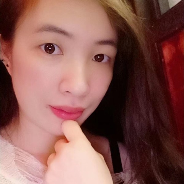 蜜蜂用纯真的照片