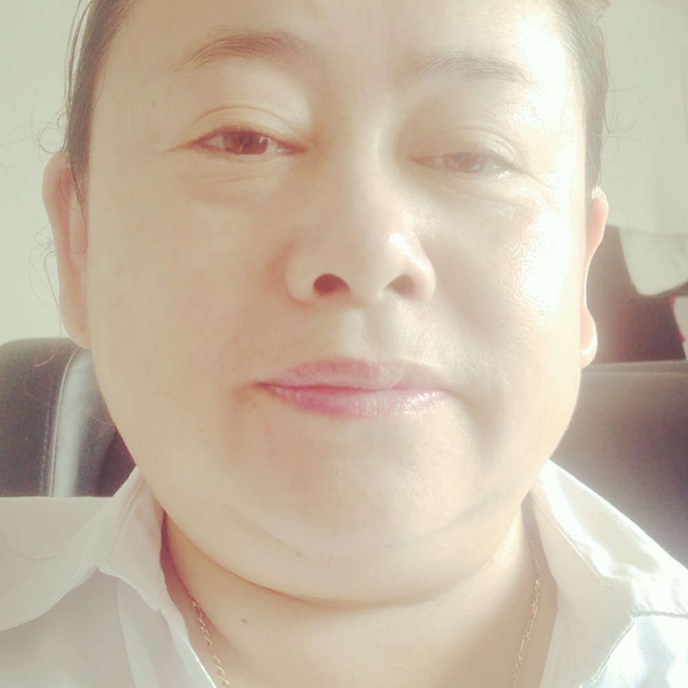 光亮笑草莓的照片