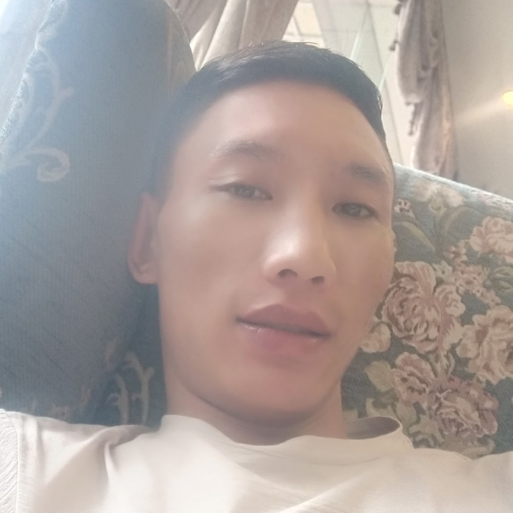 悦耳蹙眉尊云的照片