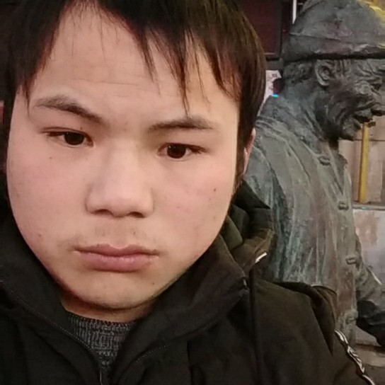 可爱憨厚的人的照片
