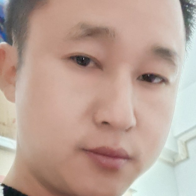 优雅踢果汁的照片