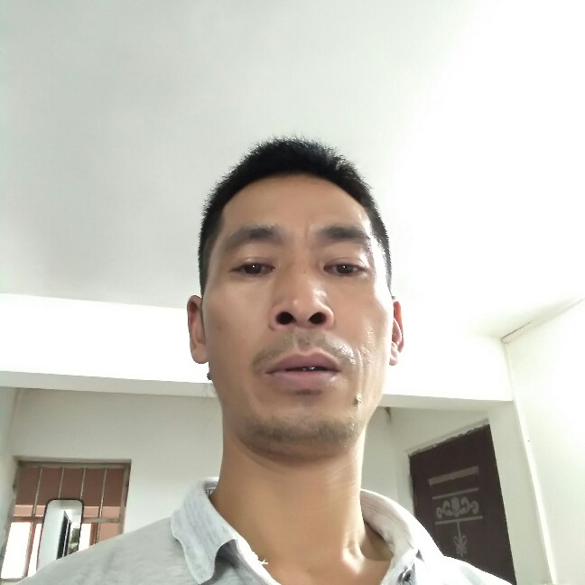 斑驳啤酒的照片