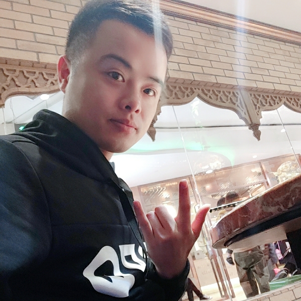 执着鞋子的照片