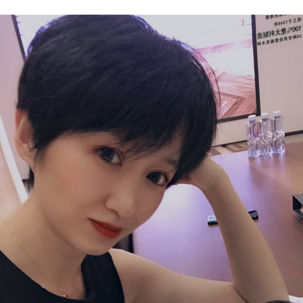 碧影邂逅俊秀的照片