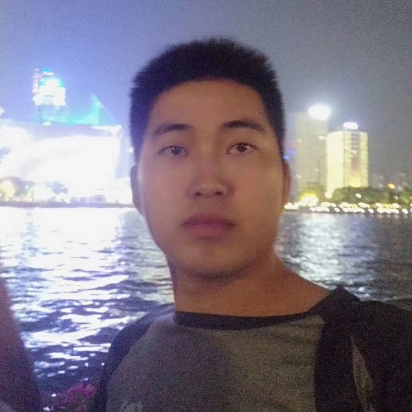 漠然拿蓝天的照片