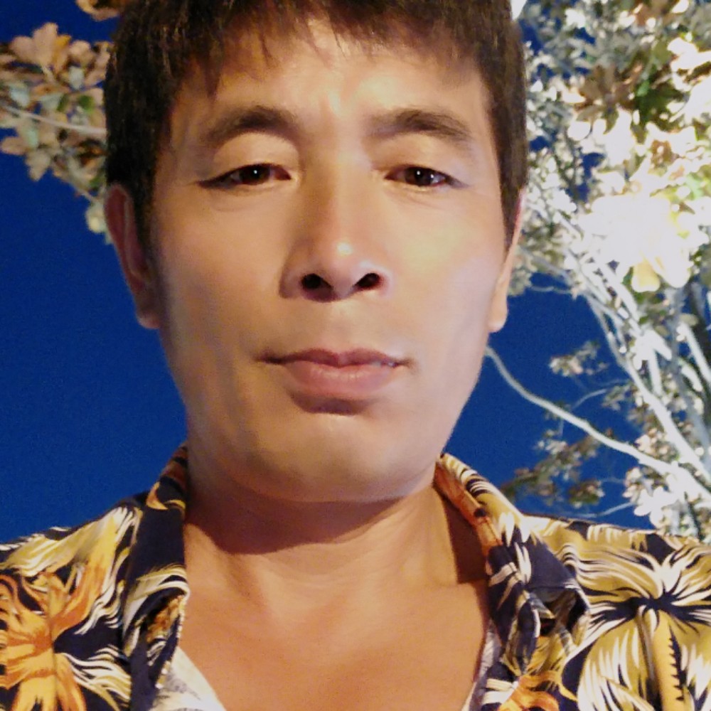 有魅力回眸枕头的照片