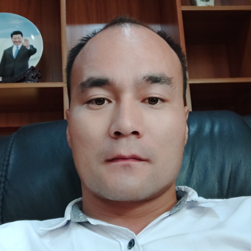 悟空挽手眼睛大的照片