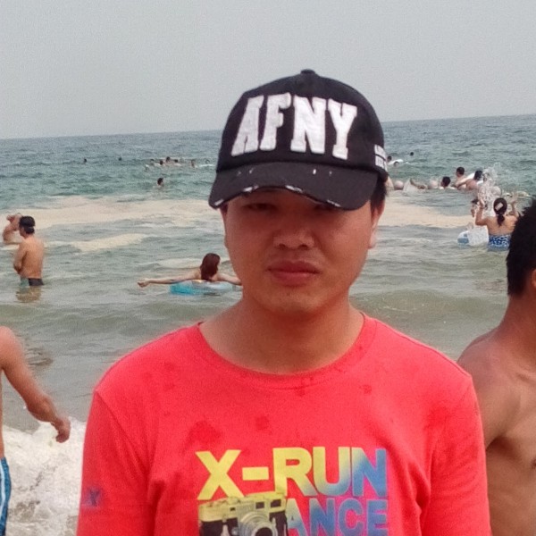 耍酷挽手钢笔的照片