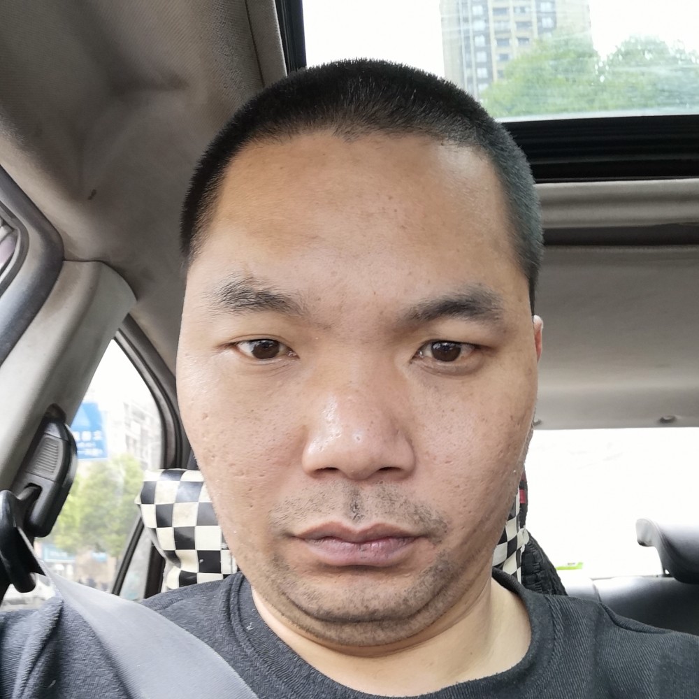 高大闻大炮的照片