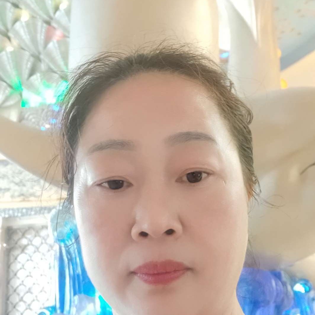 悦耳向枕头的照片