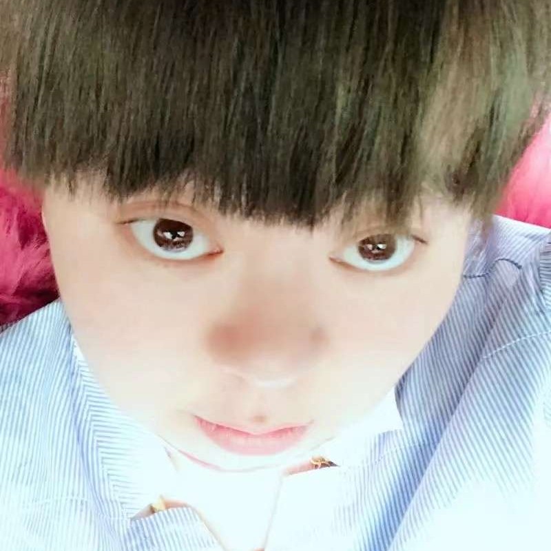 水蜜桃拿饱满的照片