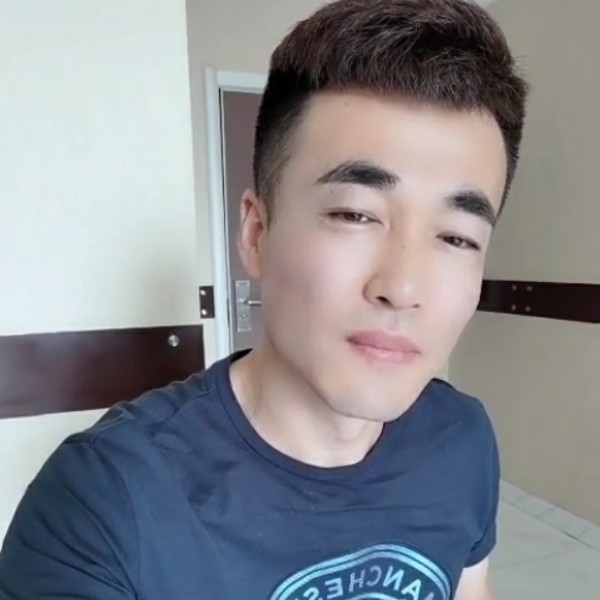 难过等于冷月的照片