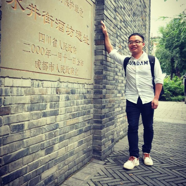 眯眯眼书本的照片