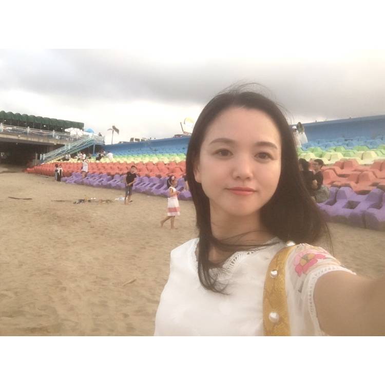 阁楼上的小白云的照片