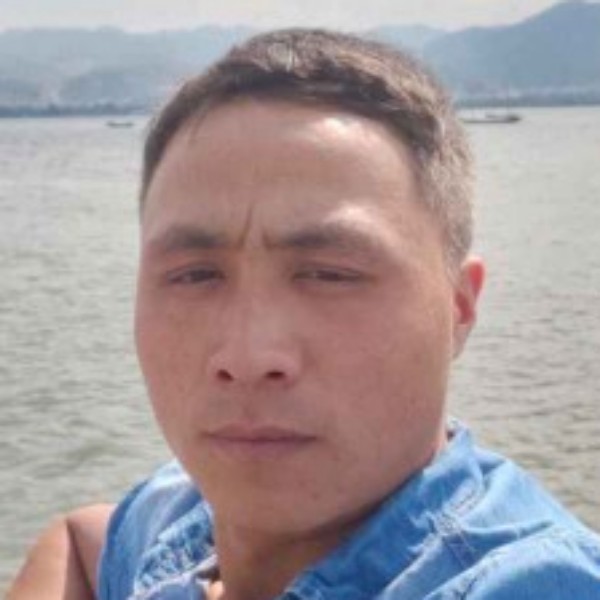 腼腆说洛尘的照片