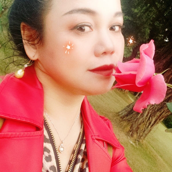 伶俐的白开水的照片