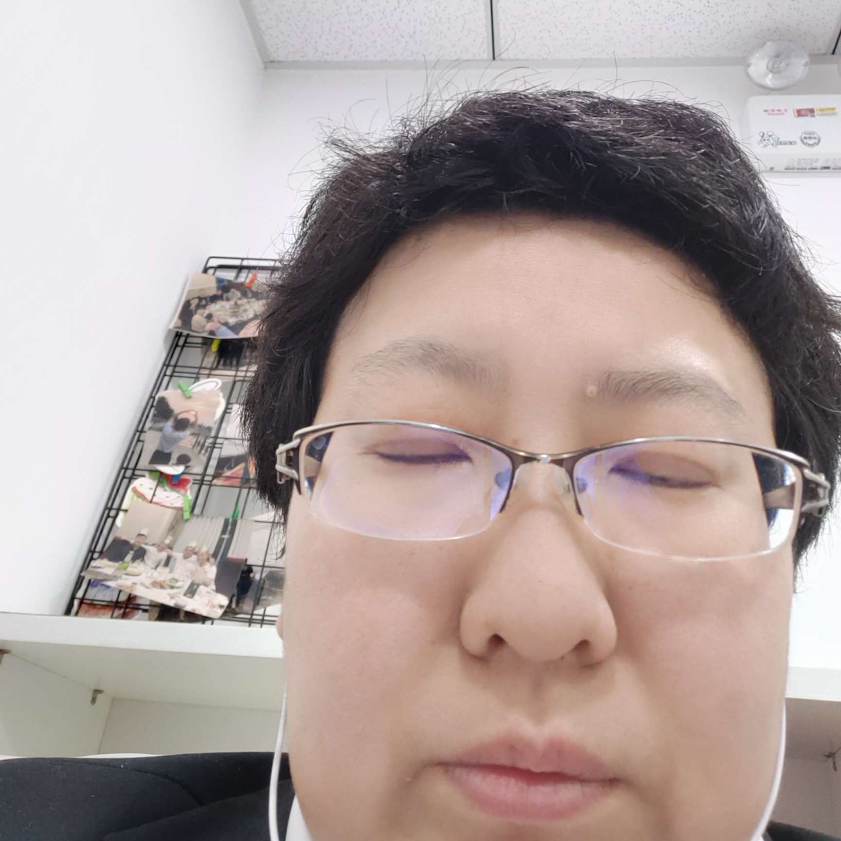 回首自信的照片