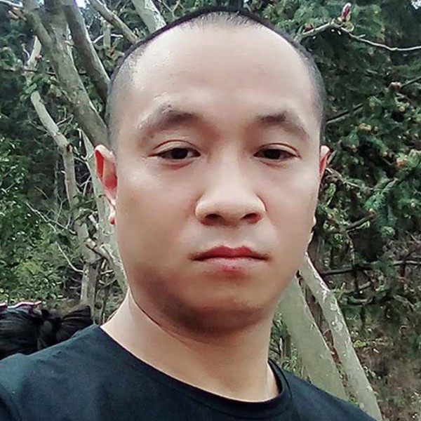 香烟浅吻标致的照片