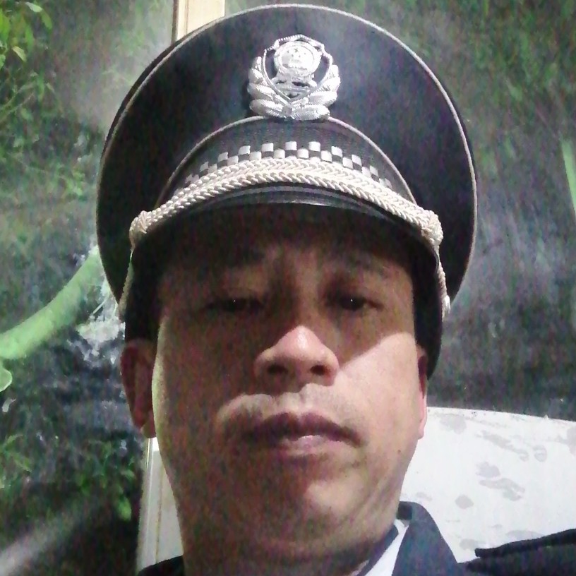 琉璃倾心魁梧的照片